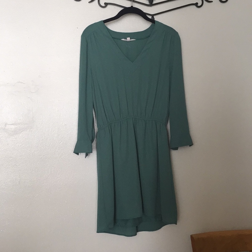 Seafoam blue/green flattering v neck dress